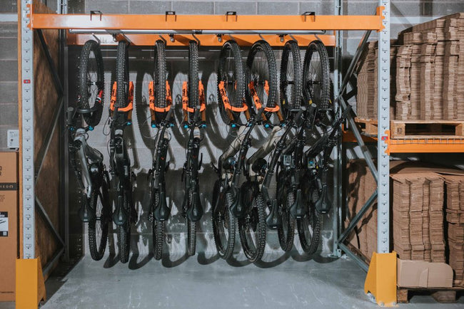 Système de stockage de vélo d'espace-voies/support de rack