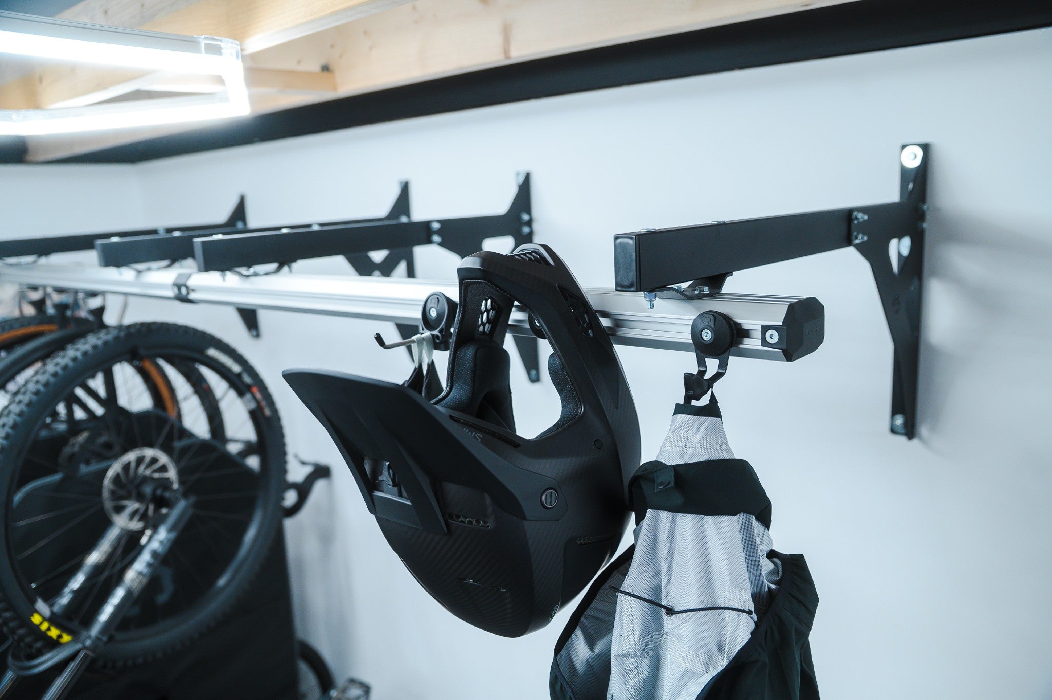 SpaceRail Wall Mount Kit without Rail Mounting Plates-RTL