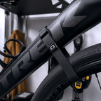 Road bike on a SpaceRail ONE Pro Set, kit hooks and tray fitted to the wall rails