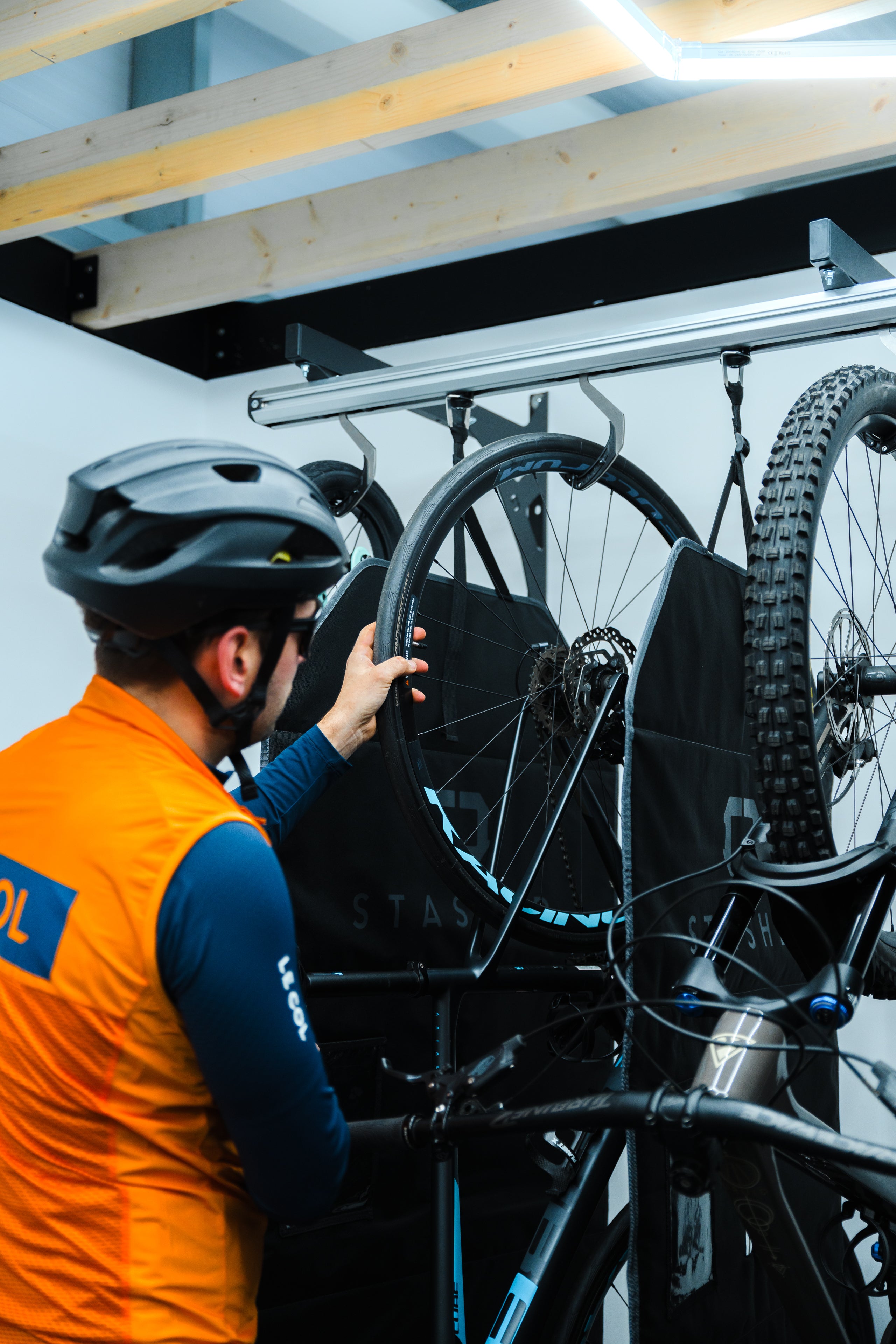 Fast perfekte SpaceRail – 8-Fahrrad-Decke